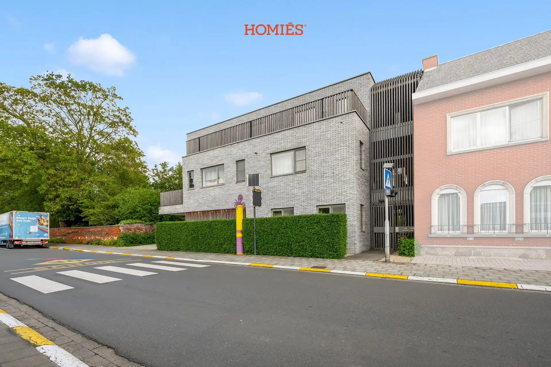 Modern 1-slaapkamerappartement met terras en staanplaats foto 4