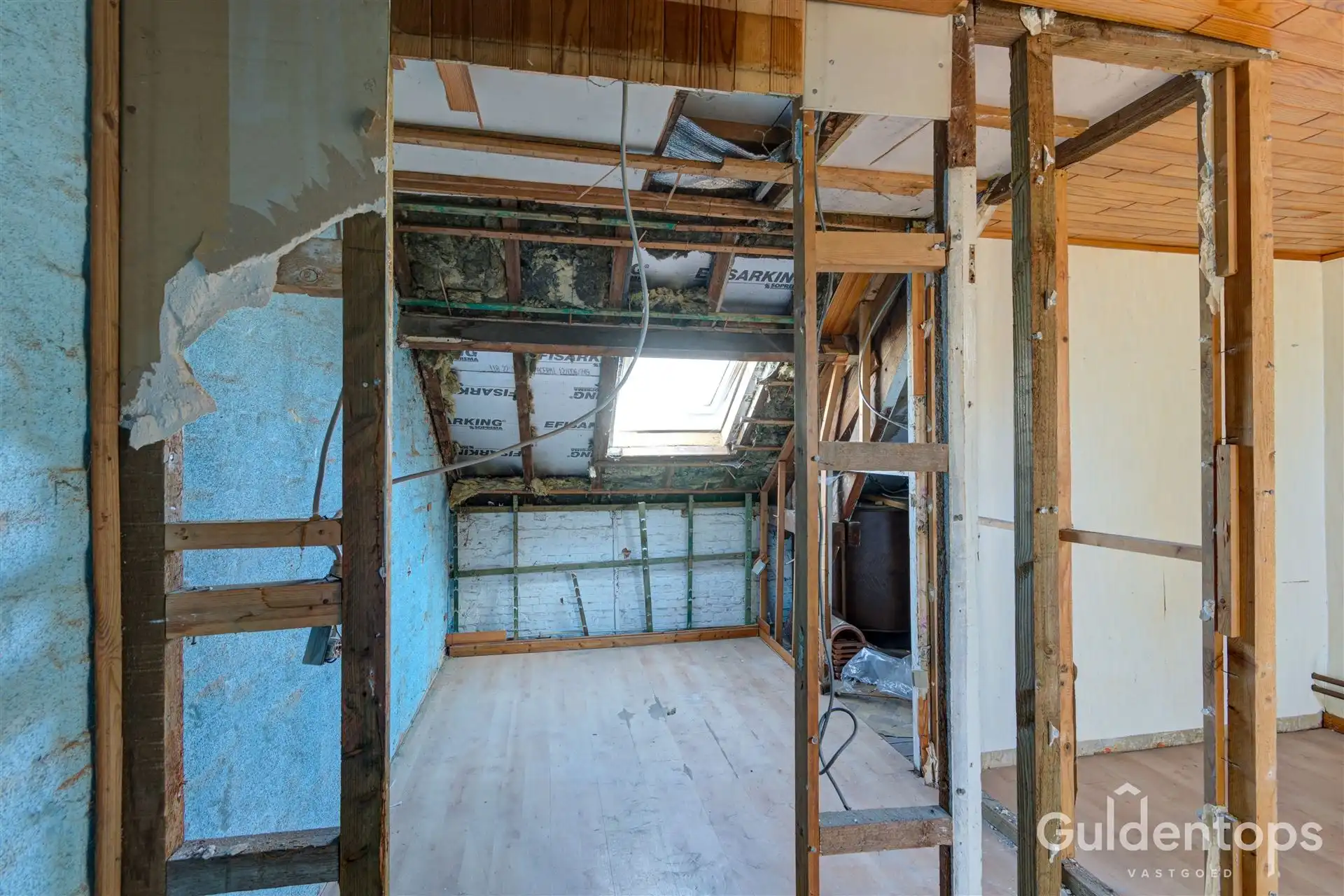 Te renoveren gezinswoning met 3 slaapkamers en grote tuin. foto 36