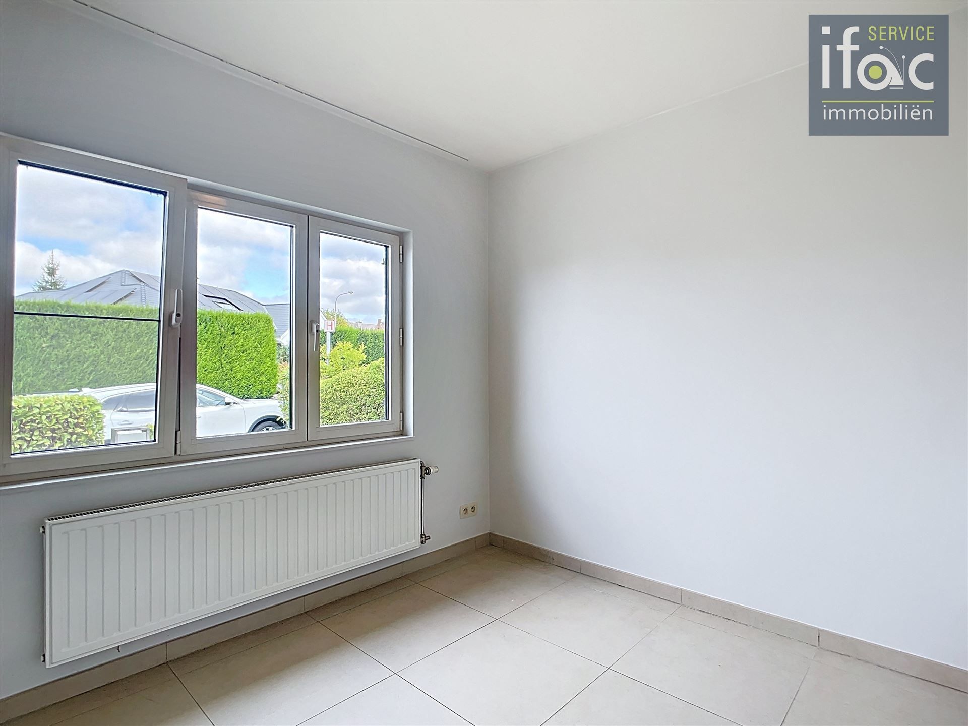 Gerenoveerde villa met 4 ruime slaapkamers foto 19