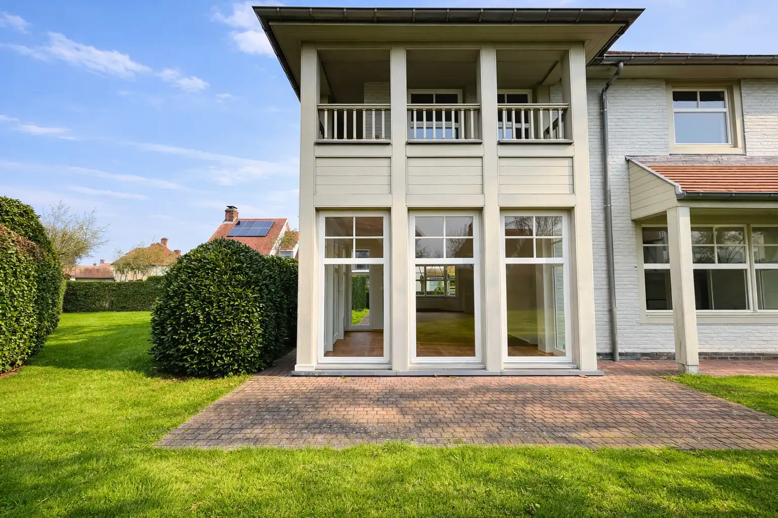 Grote woning met tuin en garage te Knokke foto 8
