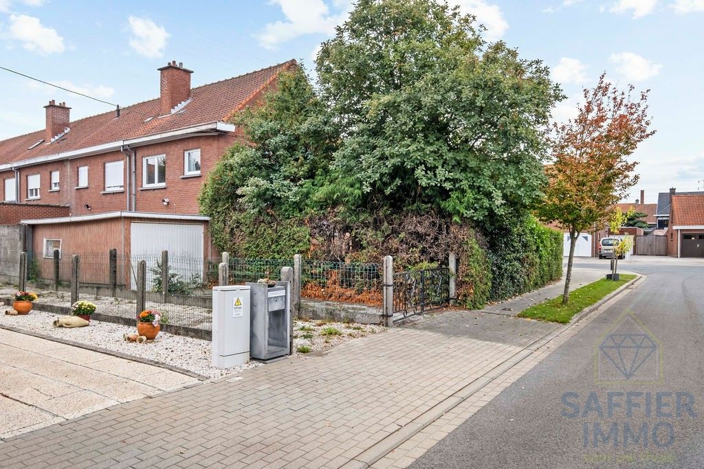Halfopen bebouwing met zonnige tuin en 2 garages in rustige wijk te Izegem foto 3