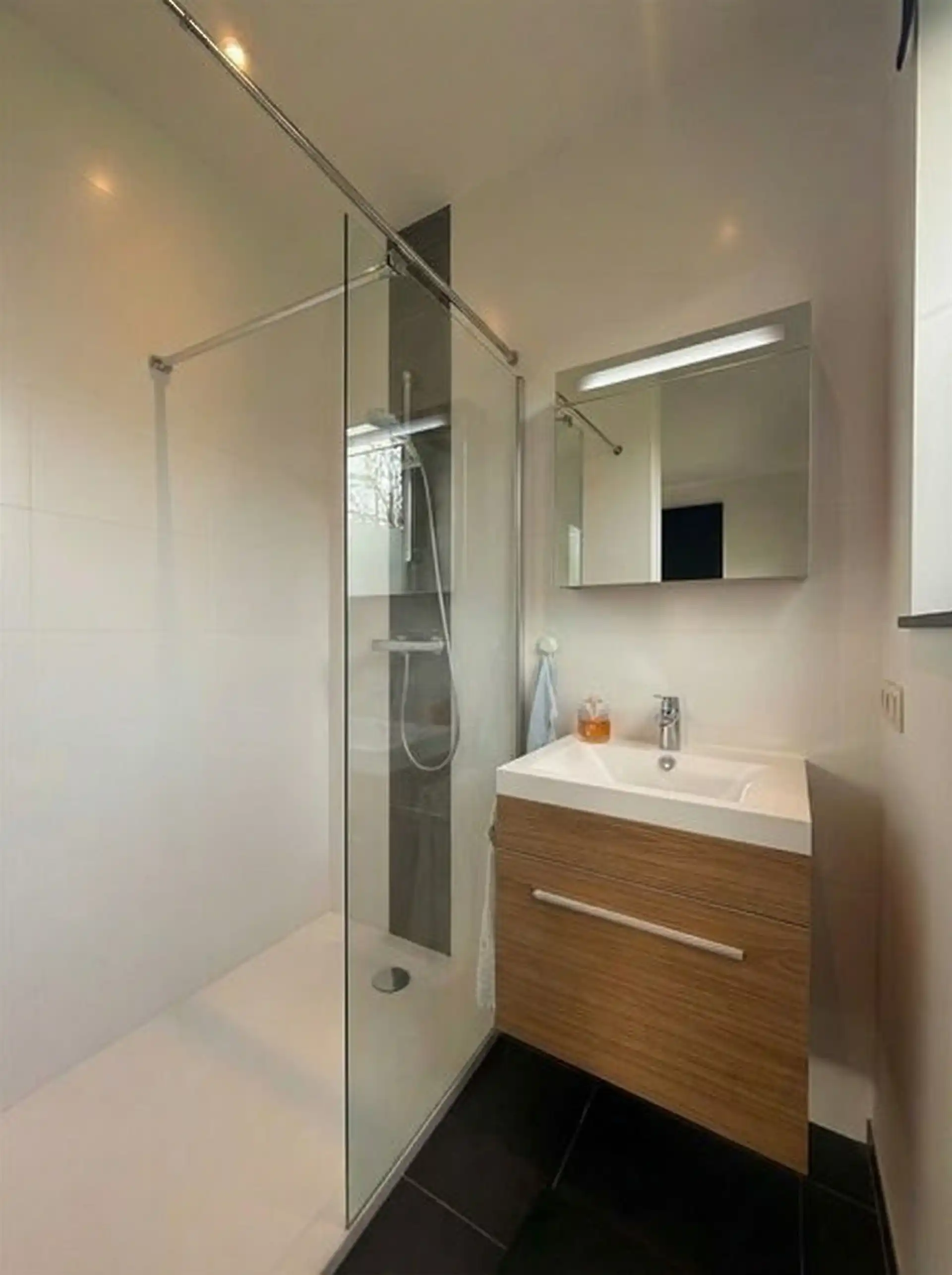 Prachtige, ruime villa met 7 kamers te huur op een rustige locatie in Wemmel foto 9