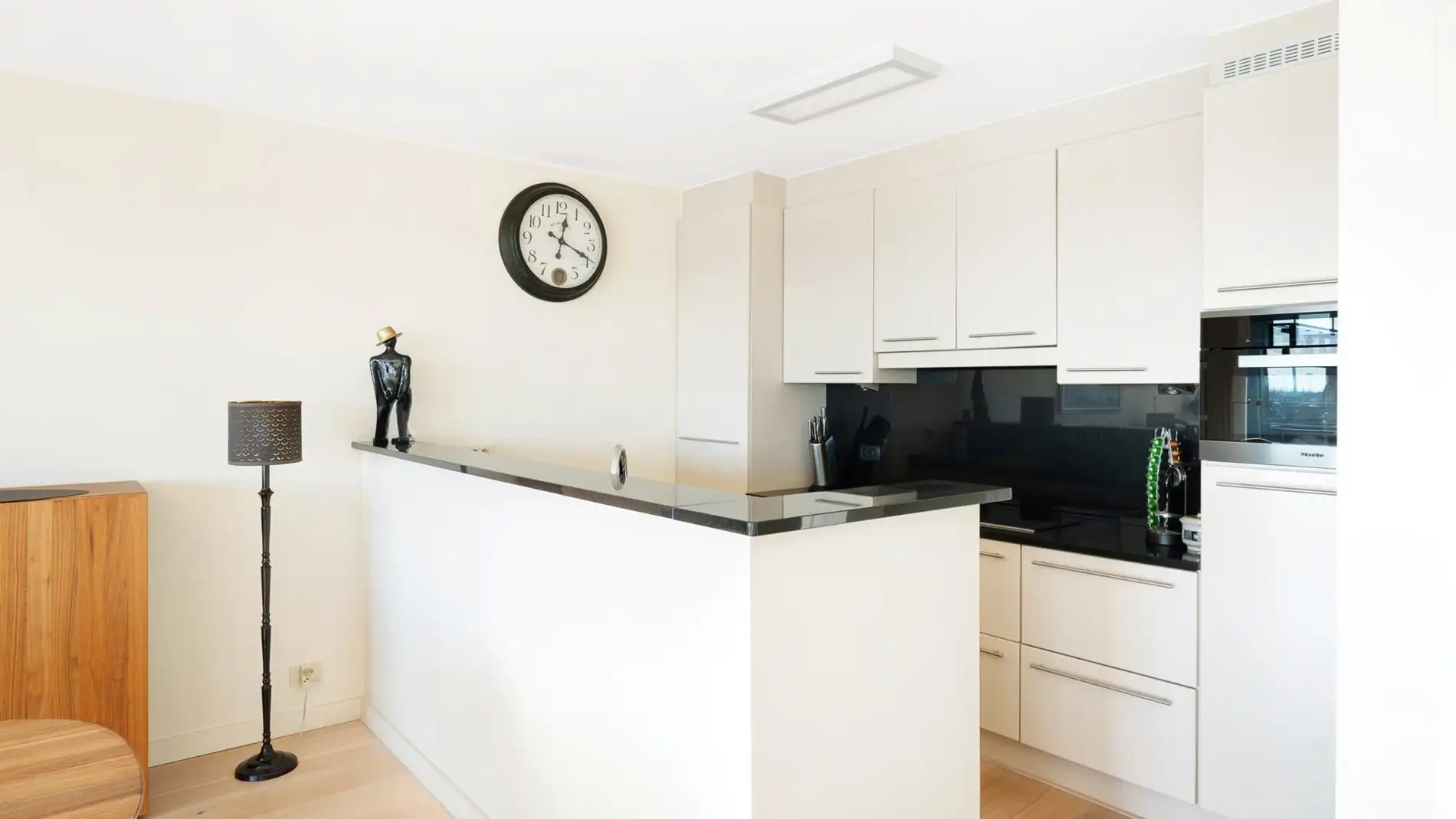 Modern en ruim appartement met zicht over de jachthaven foto 11