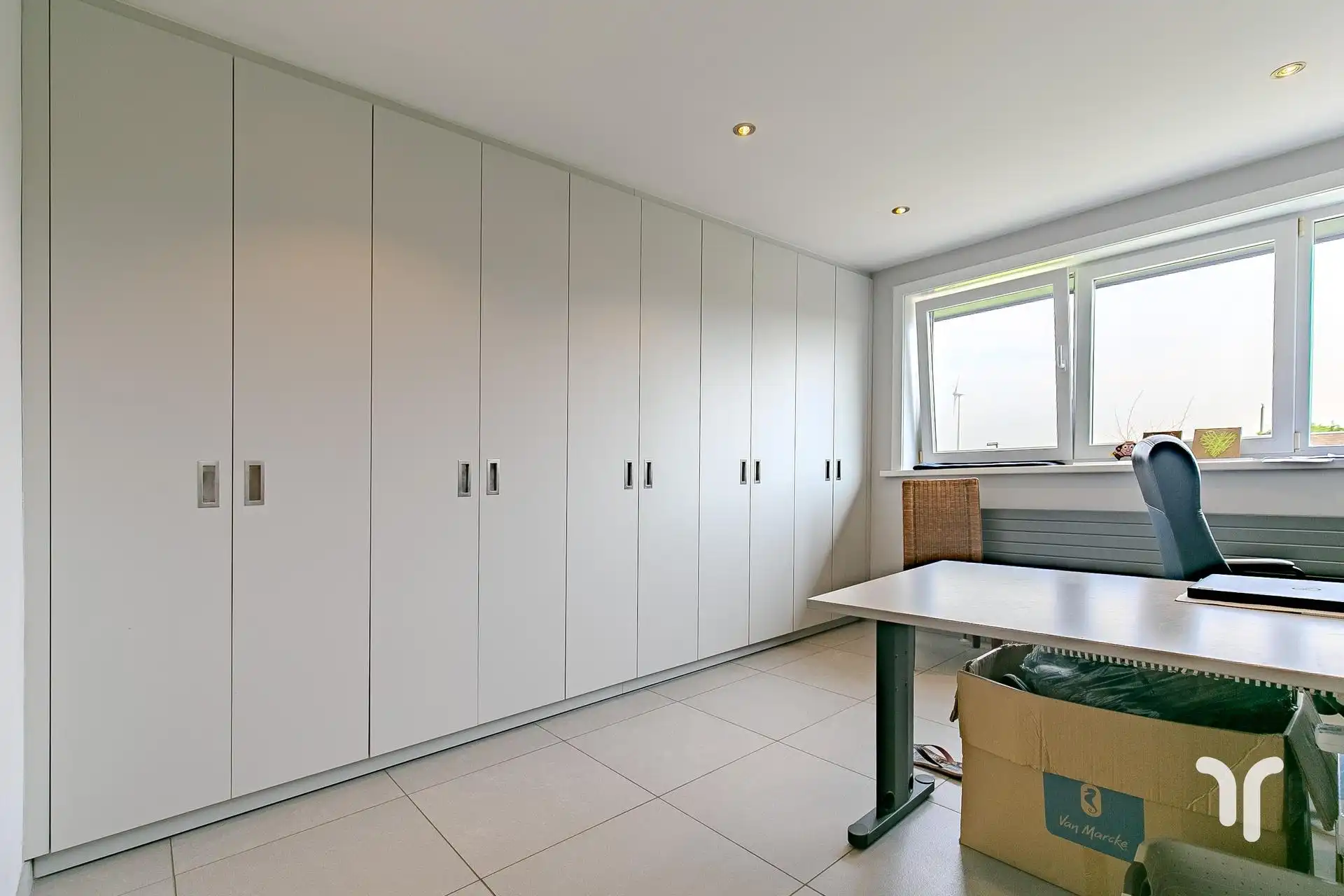Instapklare, open bebouwing met 4 slaapkamers en prachtig open uitzicht, gelegen op een invalsweg. foto 17