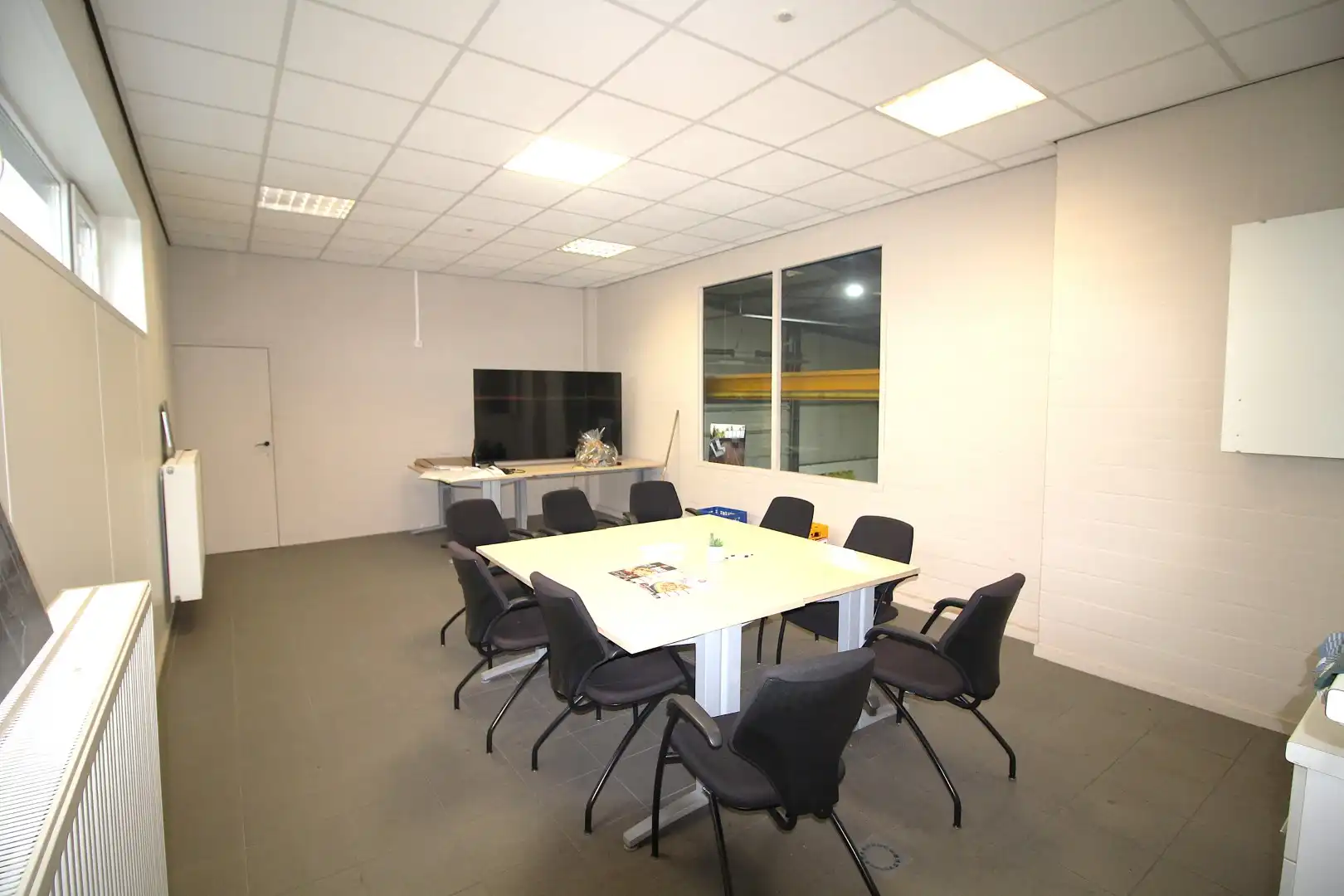  te huur Maldegem | ruime werkplaats of opslagruimte met rolbruggen 600+200m² foto 17