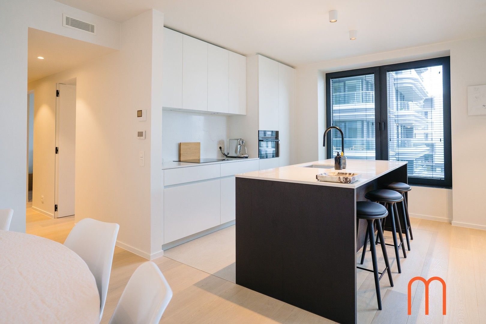 Luxueus afgewerkt appartement met frontaal terras – Residentie Ensor Tower II, Oosteroever Oostende. foto 7