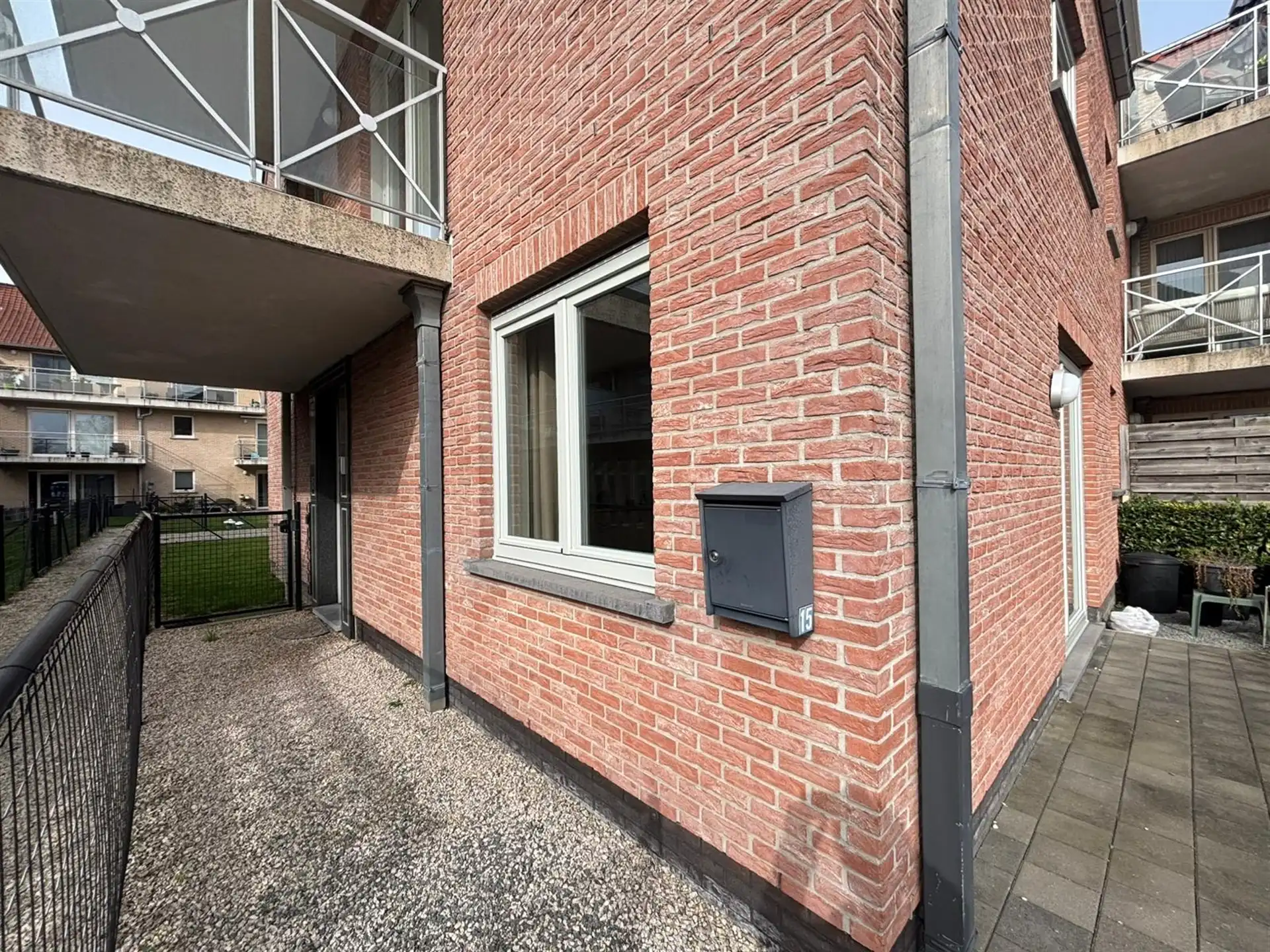 Appartement met tuin en private inkom! foto 3