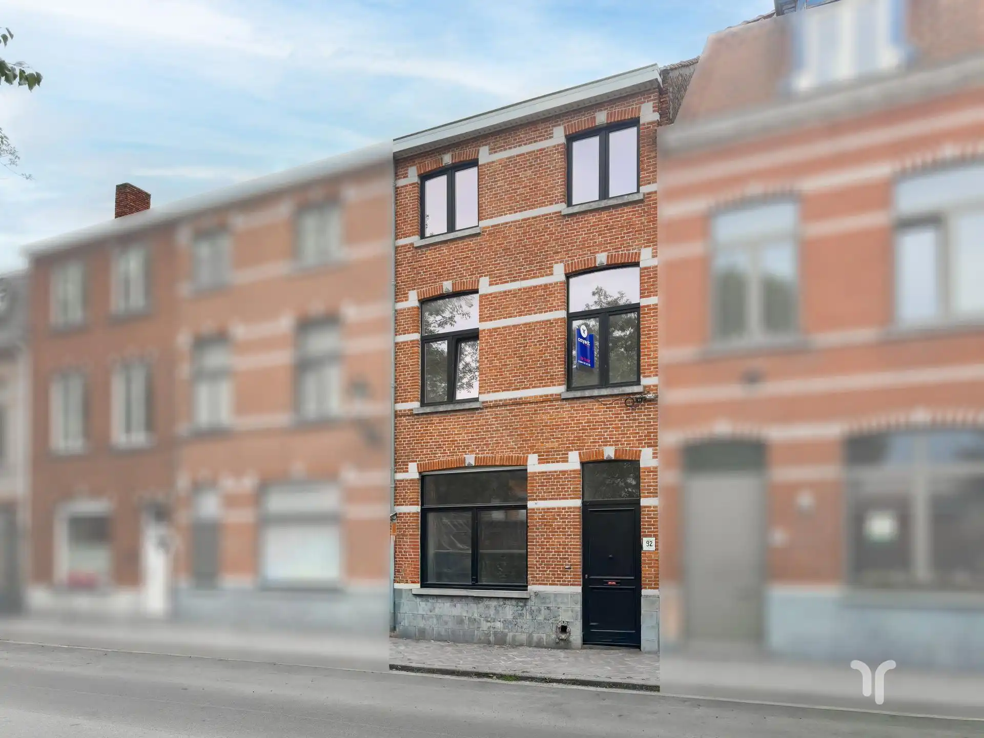 Instapklare gezinswoning met 3 slaapkamers. foto {{pictureIndex}}