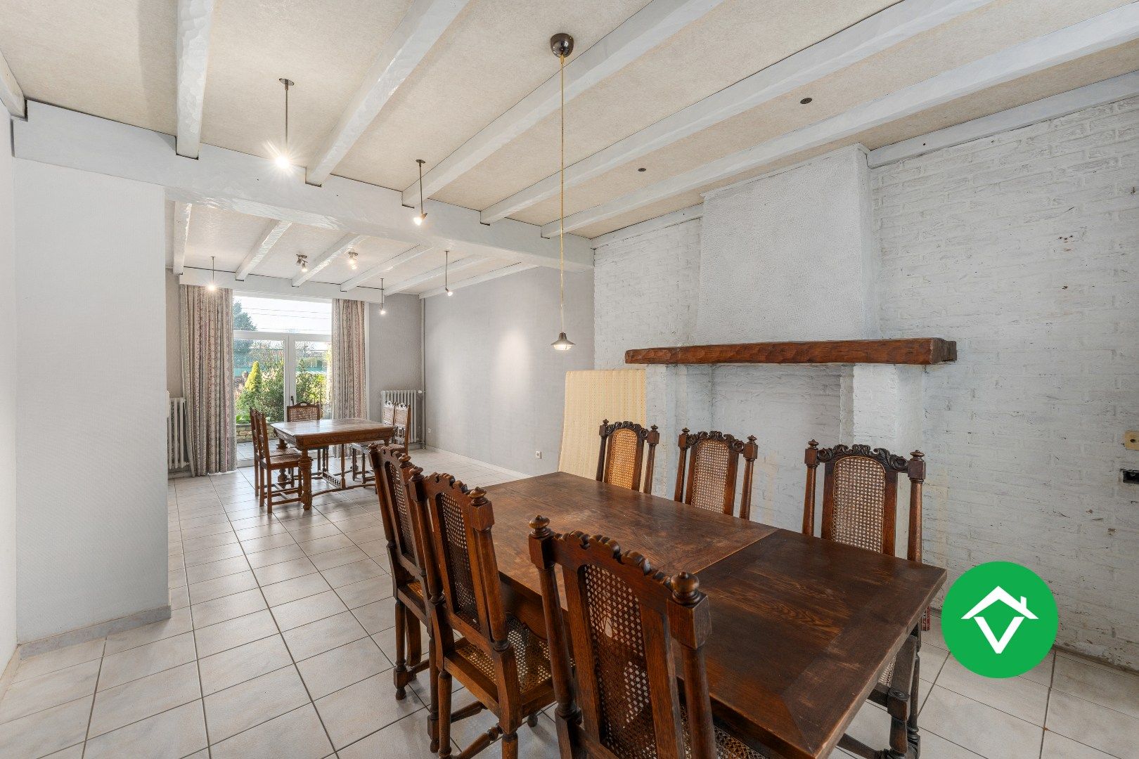 Ruim herenhuis met 4 slaapkamers en aparte garagebox in centrum Gistel foto 5