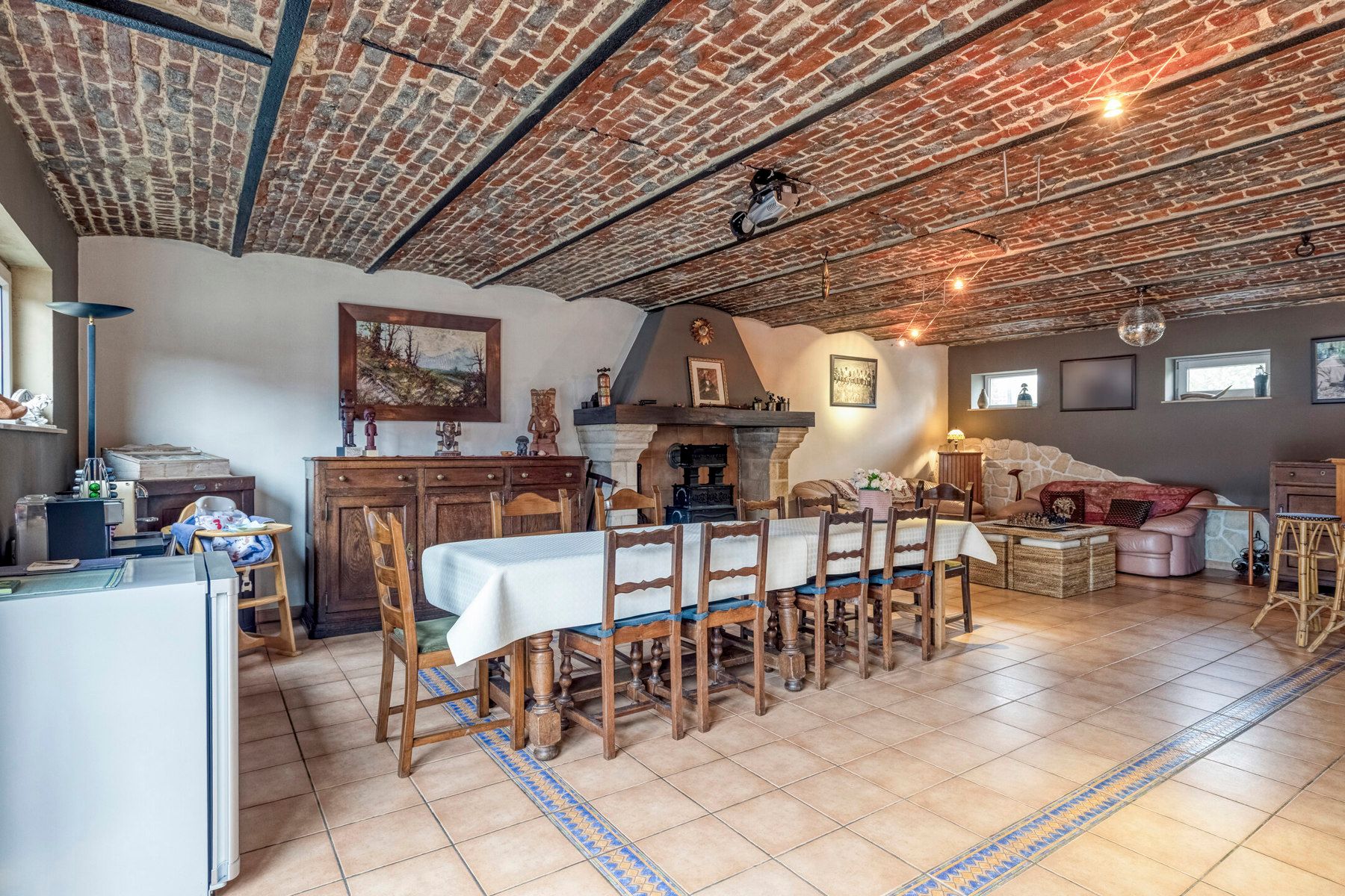 Ruime woning met aanpalende loods op toplocatie. foto 6