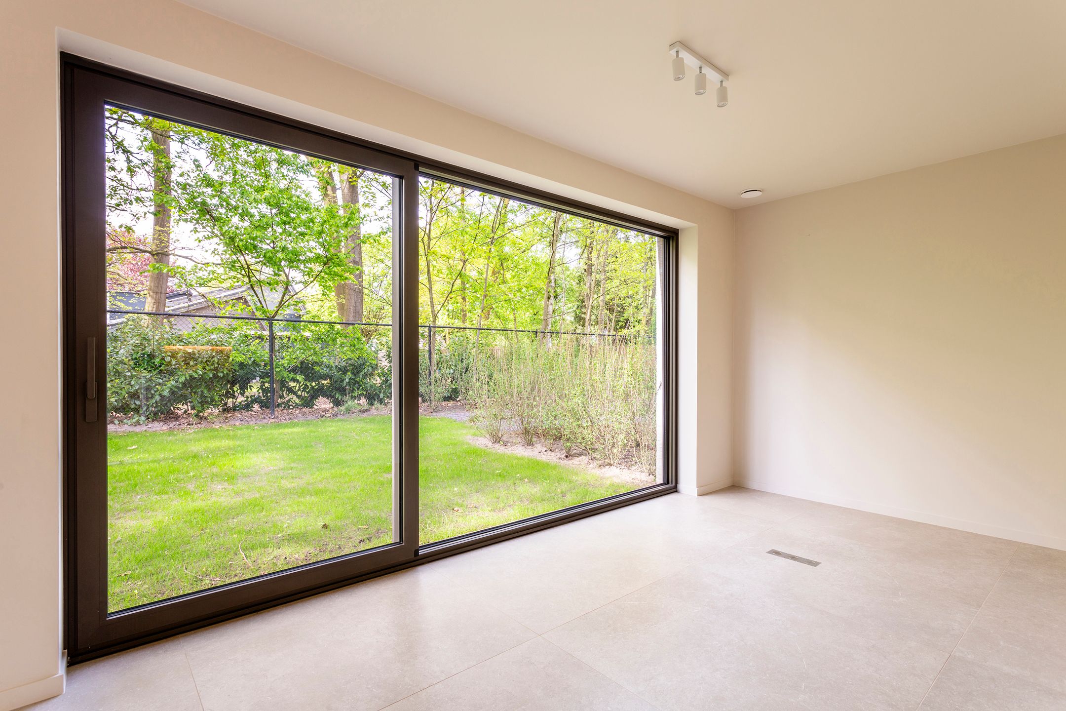 nieuwbouw luxevilla met riante tuin foto 11