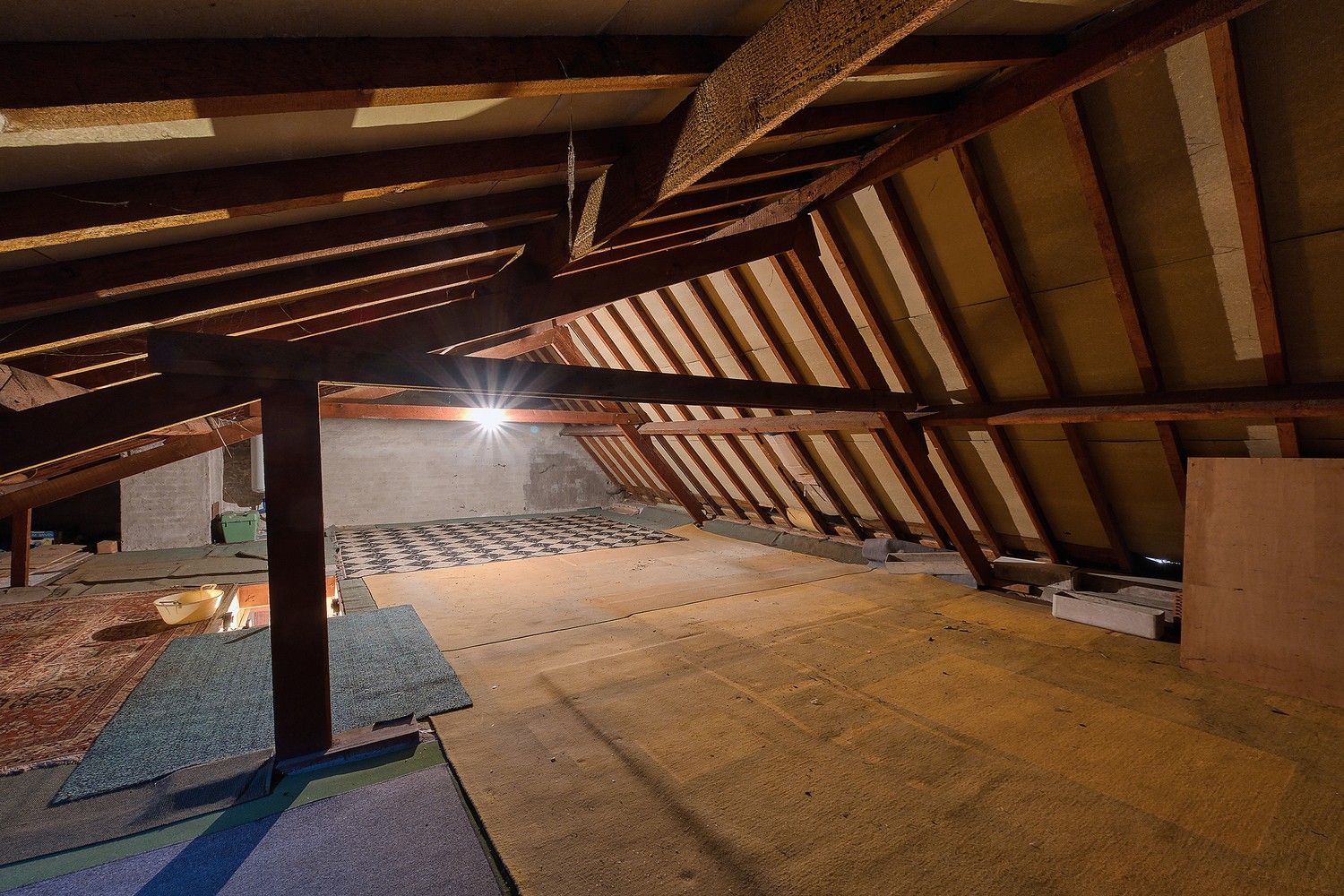 Hartje Brugge  TOP  TOERISTISCHE LIGGING , in de GOUDEN DRIEHOEK, Uitzonderlijk HANDELSPAND ( gevelbreedte 11 meter)                          LICHTRIJKE WINKELRUIMTE ,uitgevend op  Exclusieve STADSPATIO met overdekte rondgang van 105m²+ GARAGE van 30 m² UNIEK  IN BRUGGE op dergelijke ligging ! ERBOVEN lichtrijk ruim APPARTEMENT met zonneterras, foto 27