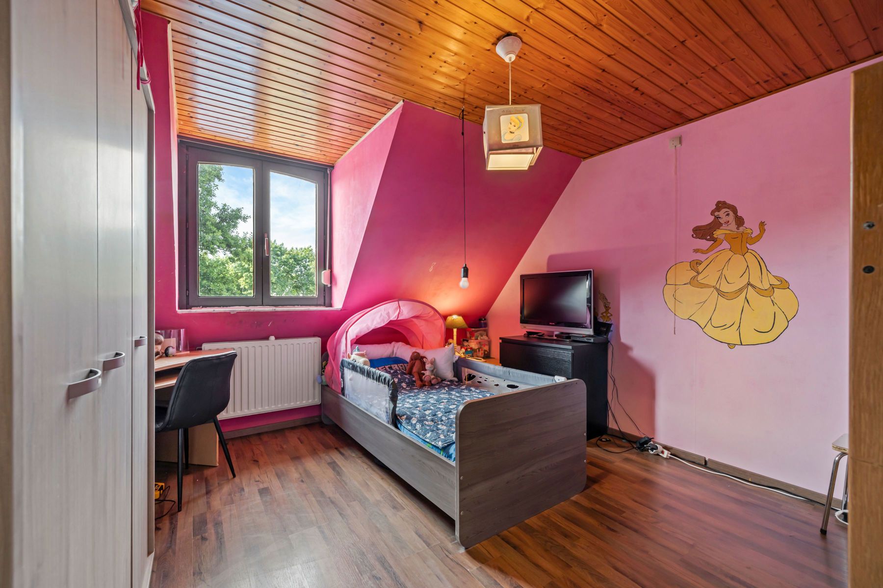 Halfopen bebouwing in residentiële wijk met 4 slaapkamers foto 10
