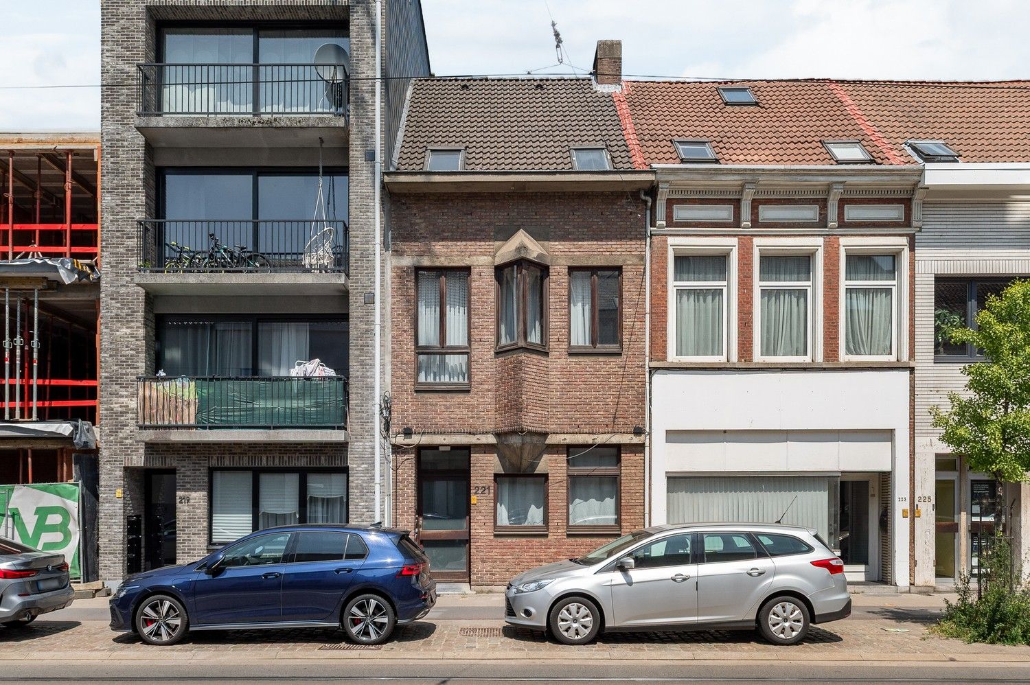 Hoofdfoto van de publicatie: Opbrengsteigendom met 2 Appartementen te Deurne!