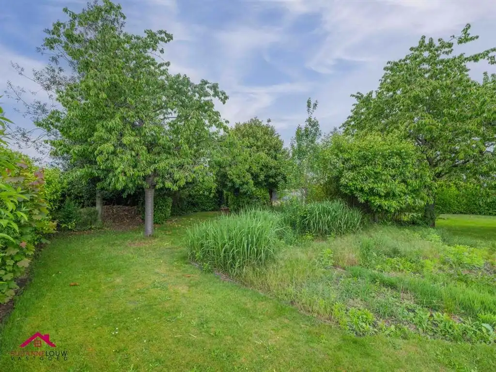 Karaktervolle, vrijstaande woning op riant perceel foto 9