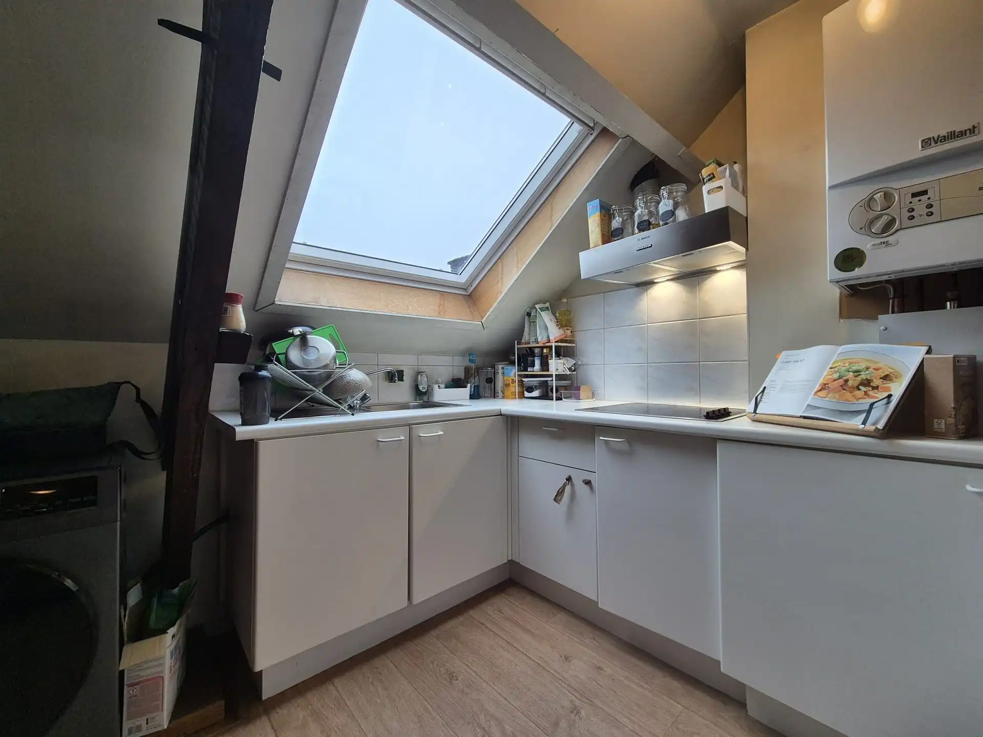 Gunstig gelegen dakappartement aan station.  foto 8