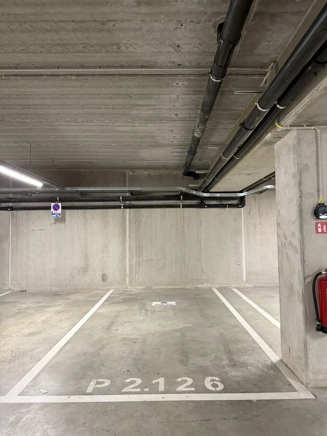 AUTOSTAANPLAATS VLAKBIJ ZEEDIJK foto 2