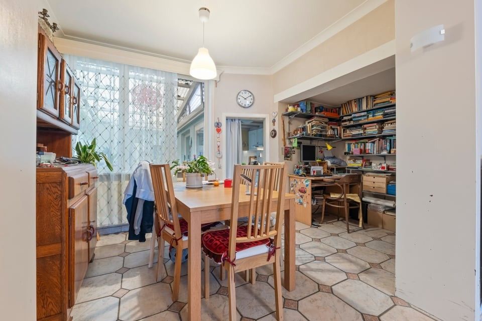 OP TE FRISSEN STADSWONING IN SINT-TRUIDEN foto 8