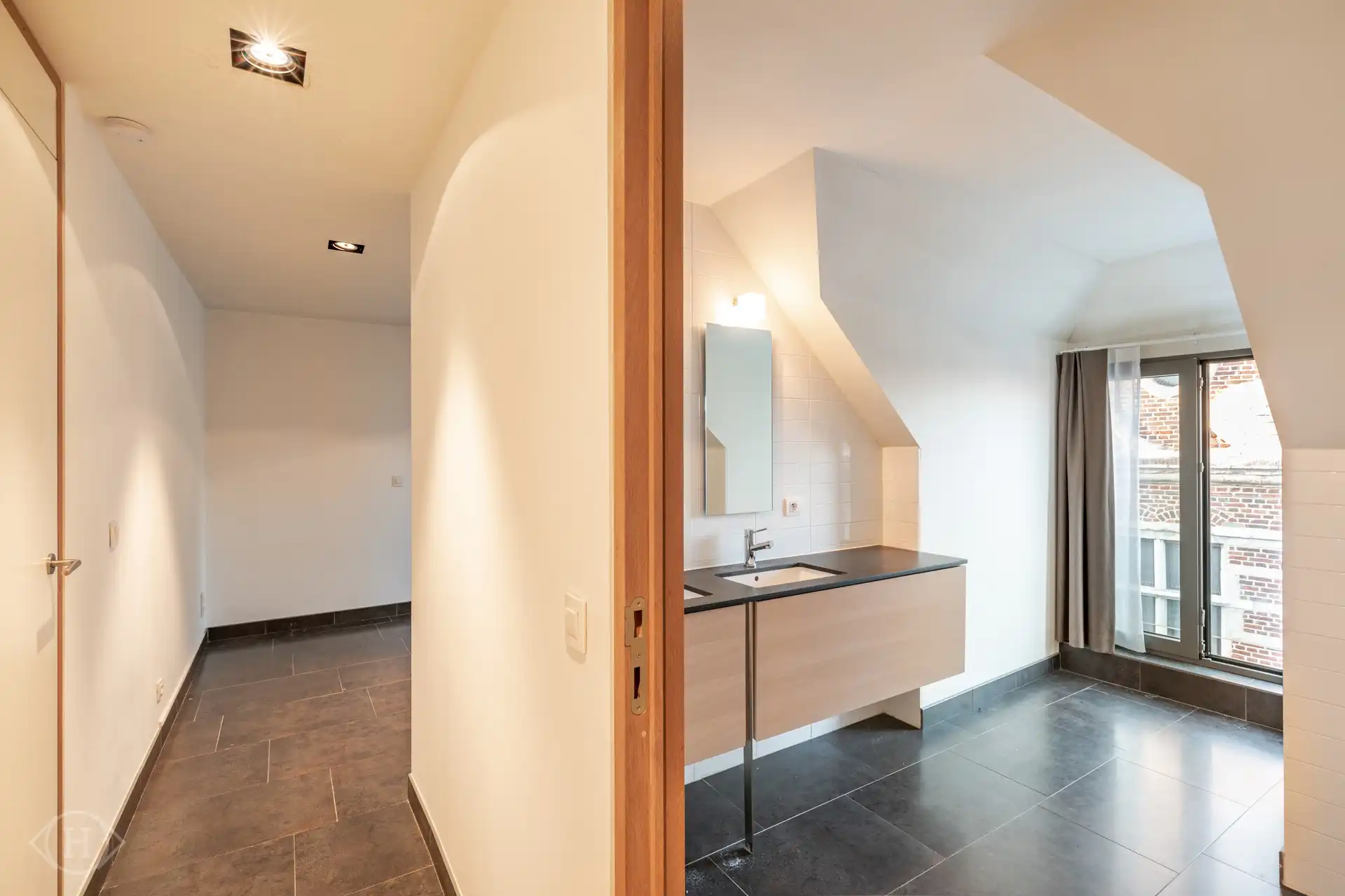 Uniek tweeslaapkamerpenthouse in hartje Leuven foto 9