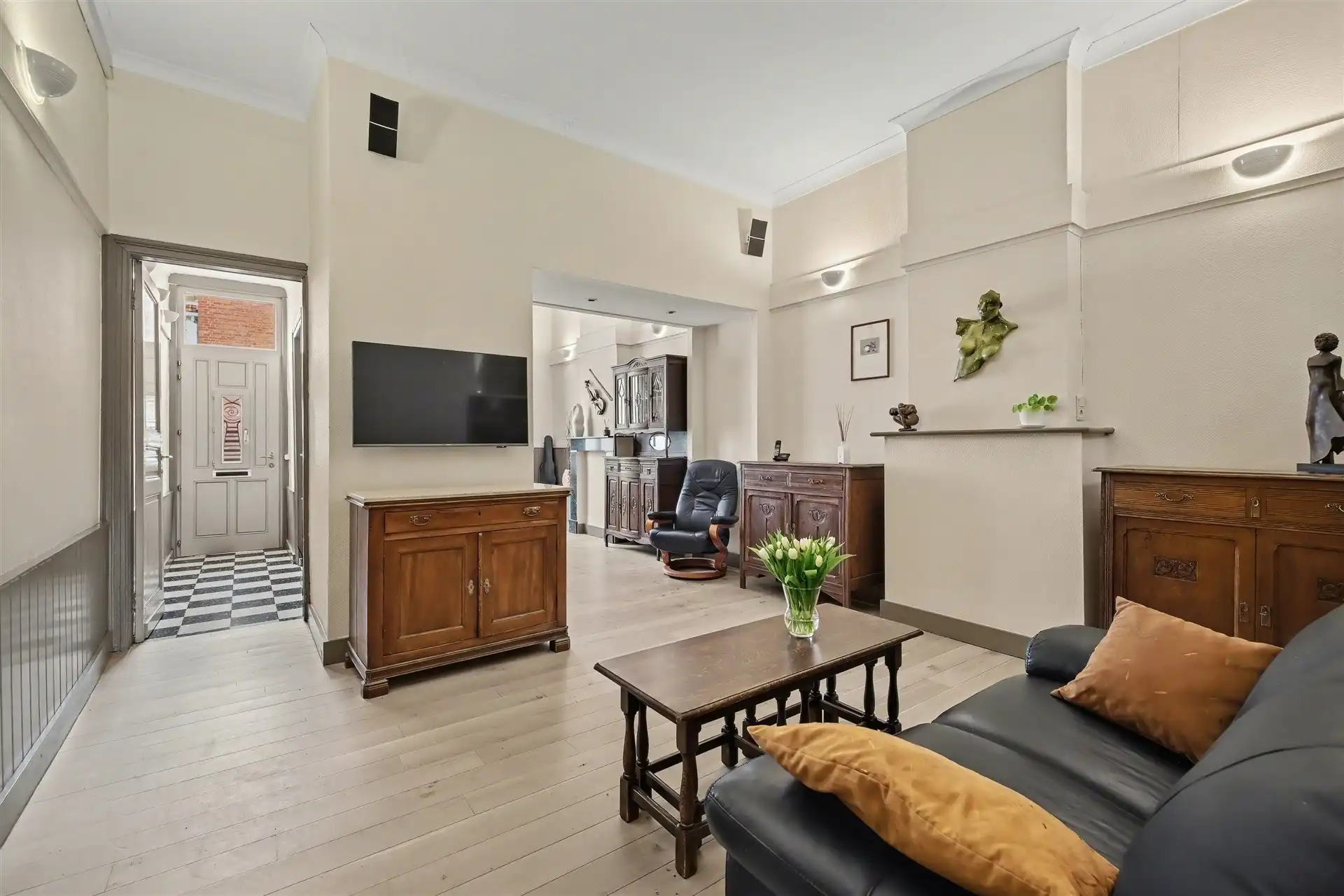 Charmante starterswoning met 3 slaapkamers en garage nabij het centrum van Sint-Gillis-Waas foto 2