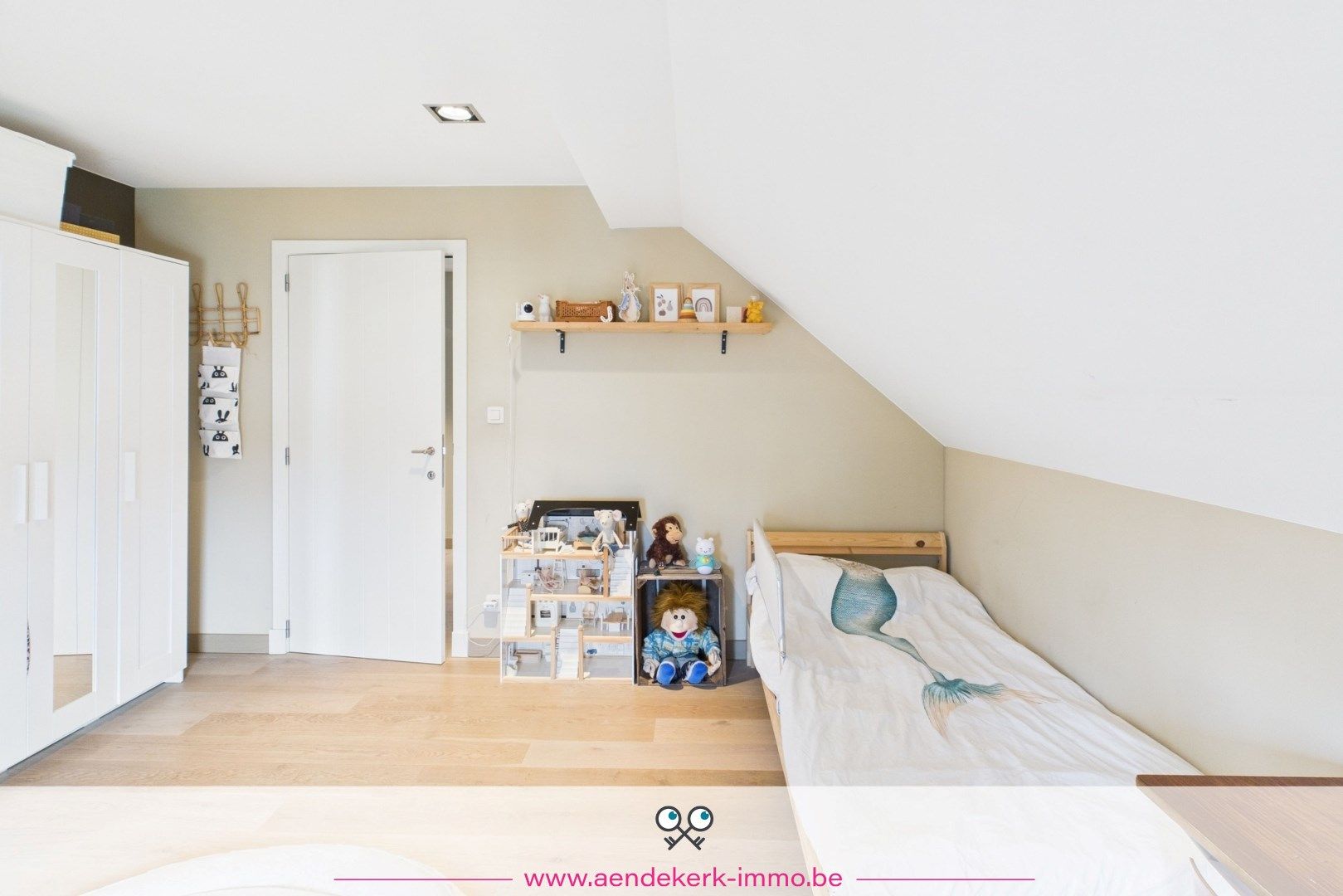 Instapklare, gerenoveerde, gezinswoning met 3 slaapkamers, tuin en zonnepanelen foto 26