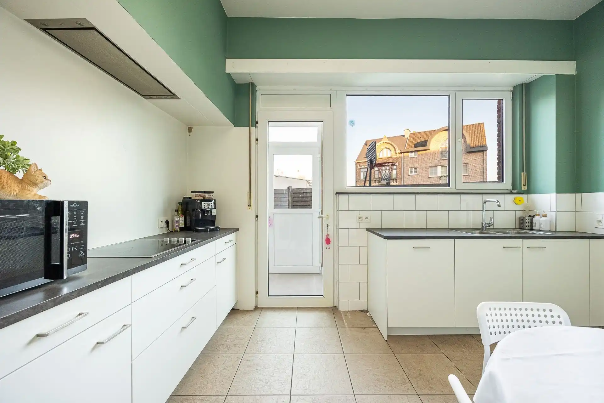 Sterk opgewaardeerde Apothekerswoning met 4 slaapkamers foto 9