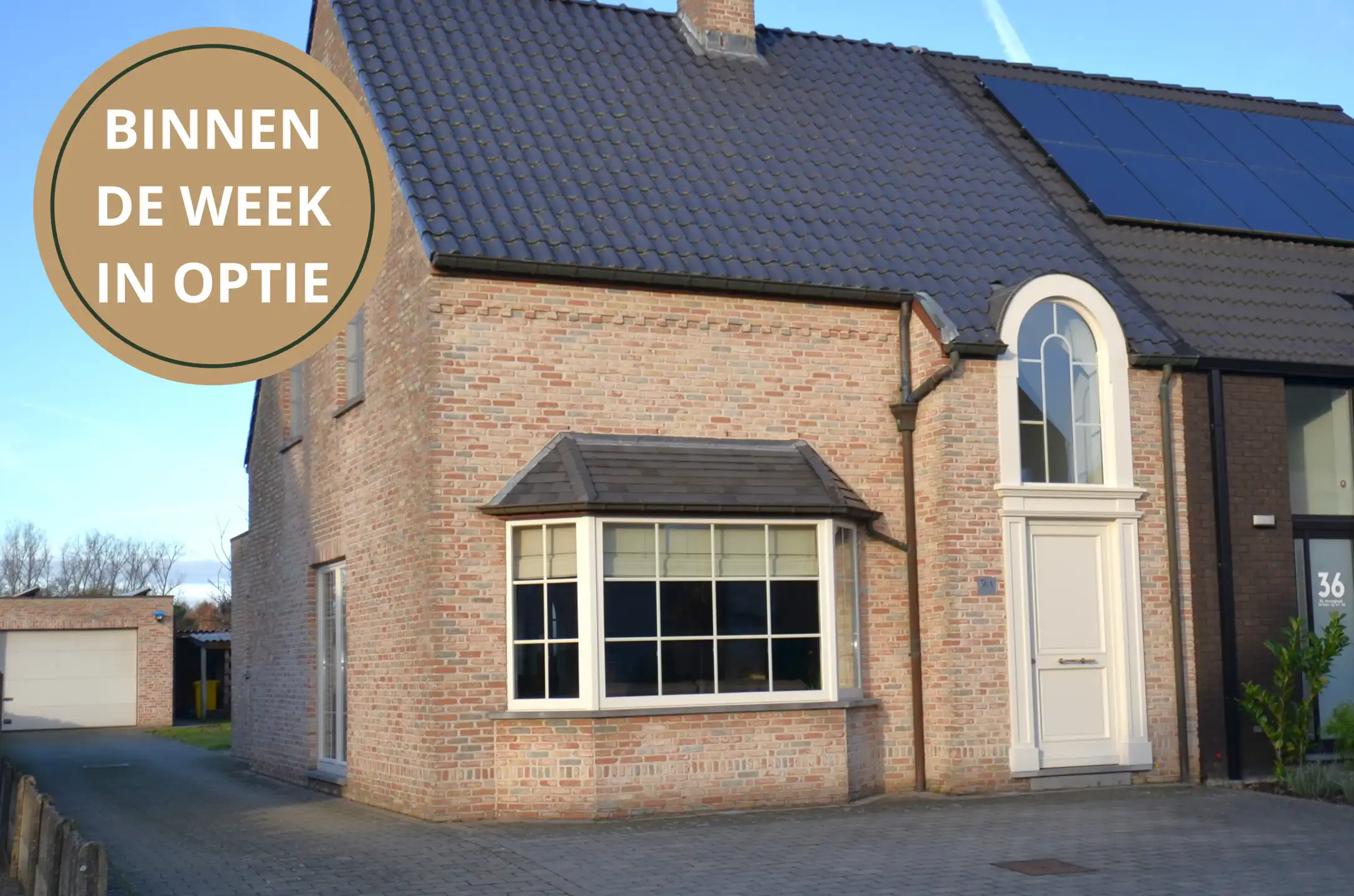 Leuke halfopen bebouwing met drie slaapkamers foto {{pictureIndex}}