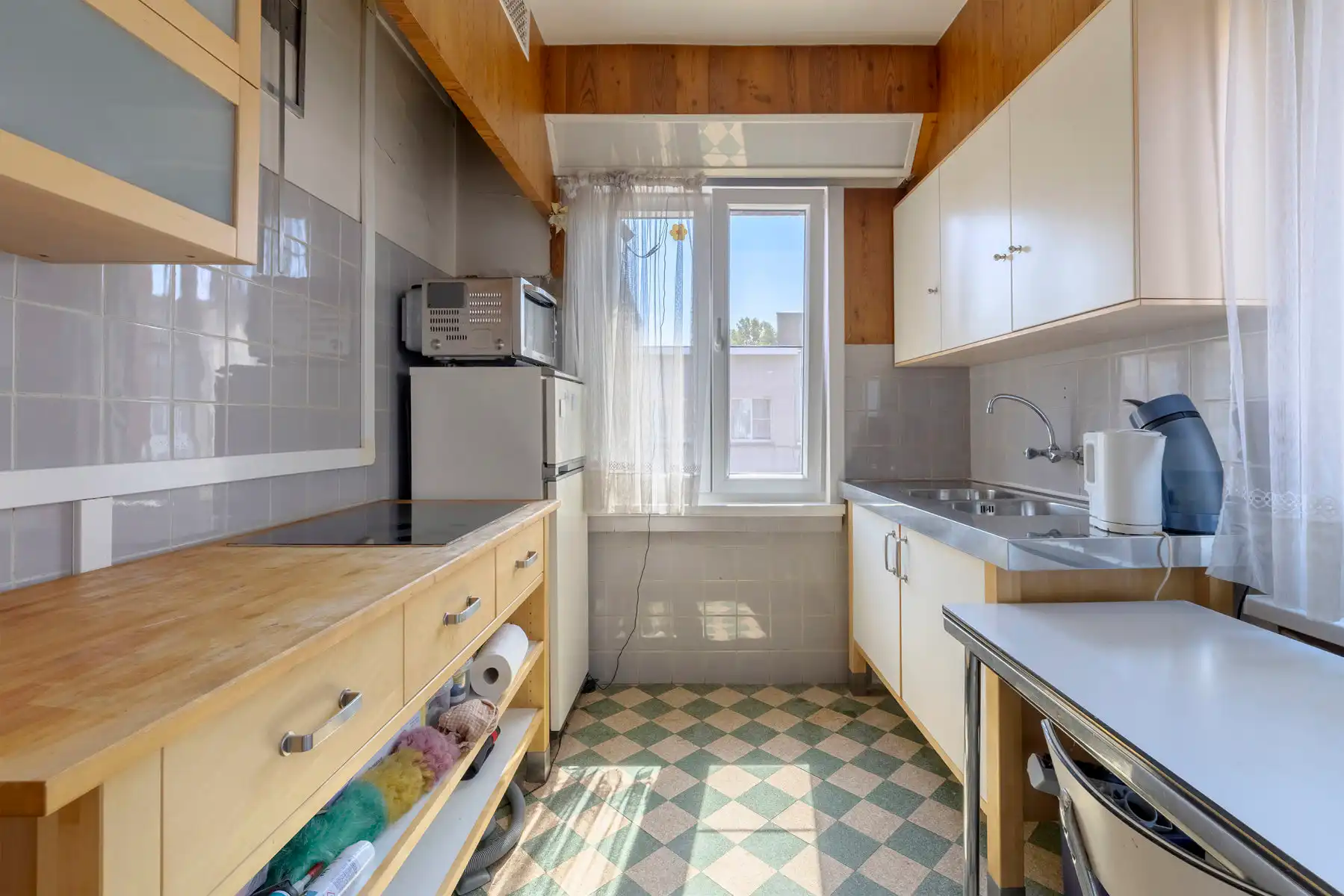 Te renoveren appartement met ruim magazijn/garage foto 15