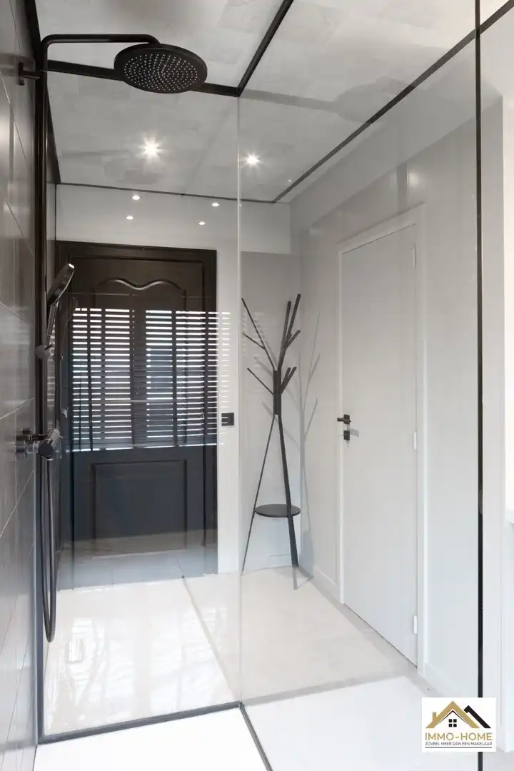 Gerenoveerde ruime gezinswoning met tuin en dubbele garage! foto 24