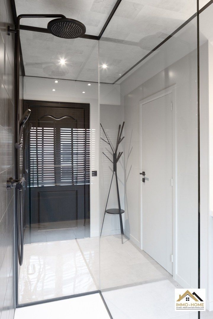 Gerenoveerde ruime gezinswoning met tuin en dubbele garage! foto 24