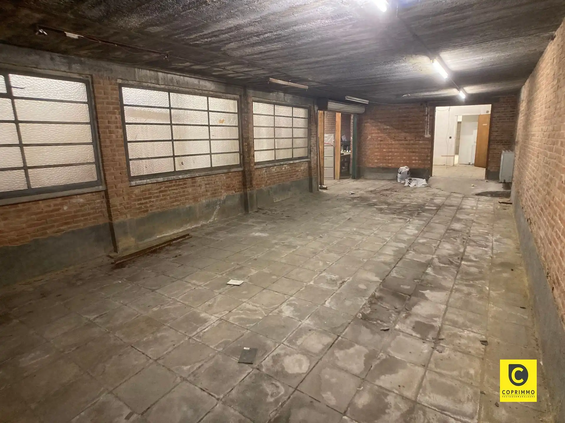 Magazijn met bureel op toplocatie! foto 5