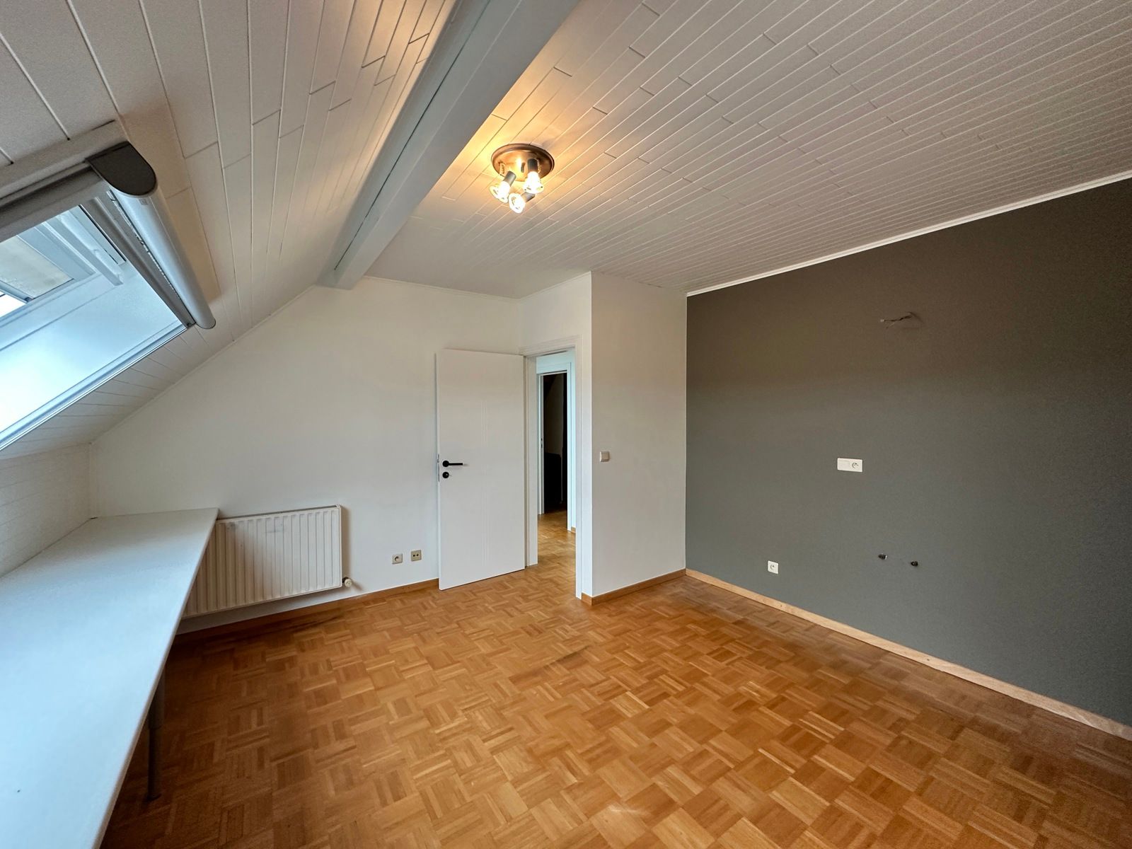 Gerenoveerde instapklare woning met tuin & terras & garages foto 34