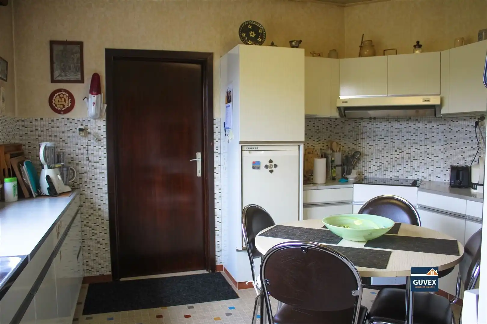 Gelijkvloers woning gelegen op 23 are 90 ca.  foto 6