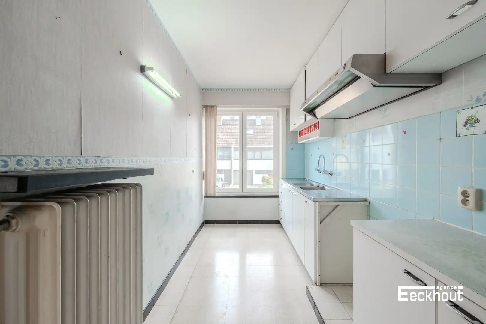 Te moderniseren woning op goede ligging met garage en tuin! foto 9