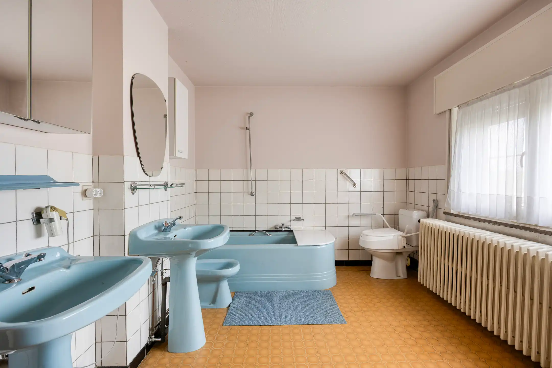 Ruime woonst met praktijkruimte op een perceel van 24 are foto 16