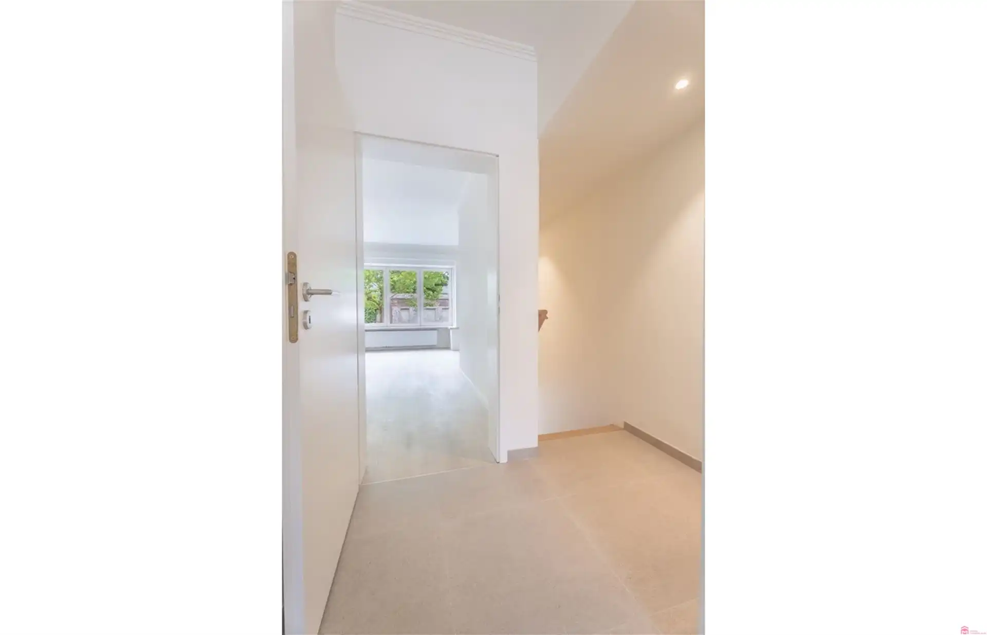 Volledig gerenoveerd appartement met zalig terras foto 5