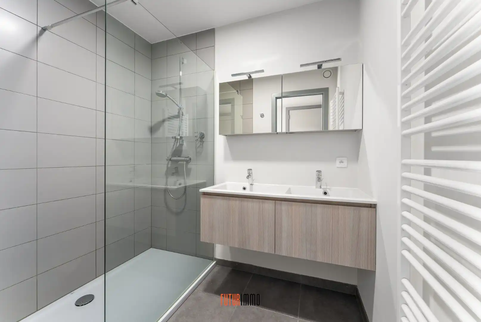 Lichtrijk gelijkvloersappartement met tuintje te Brugge foto 11