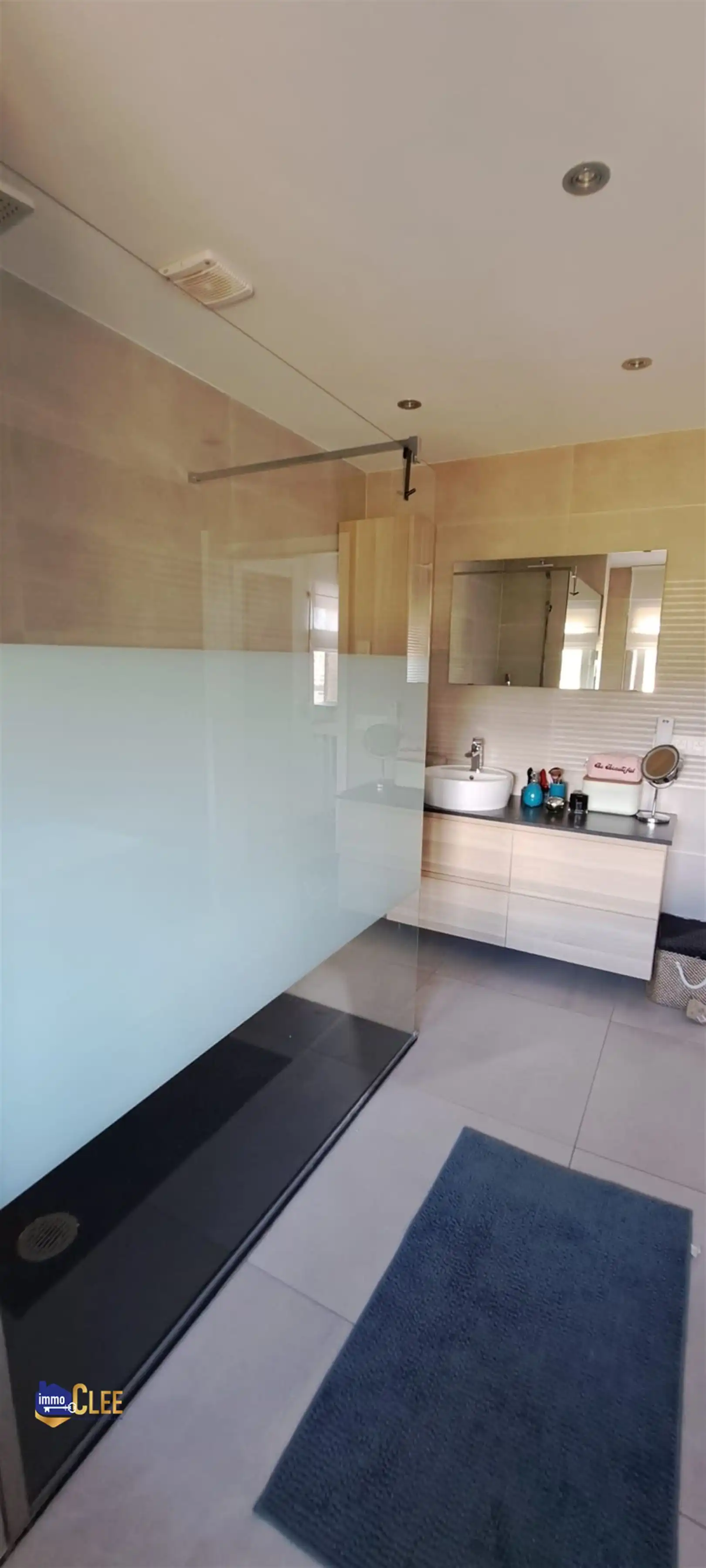 Instapklare woning omgeven door groen foto 22