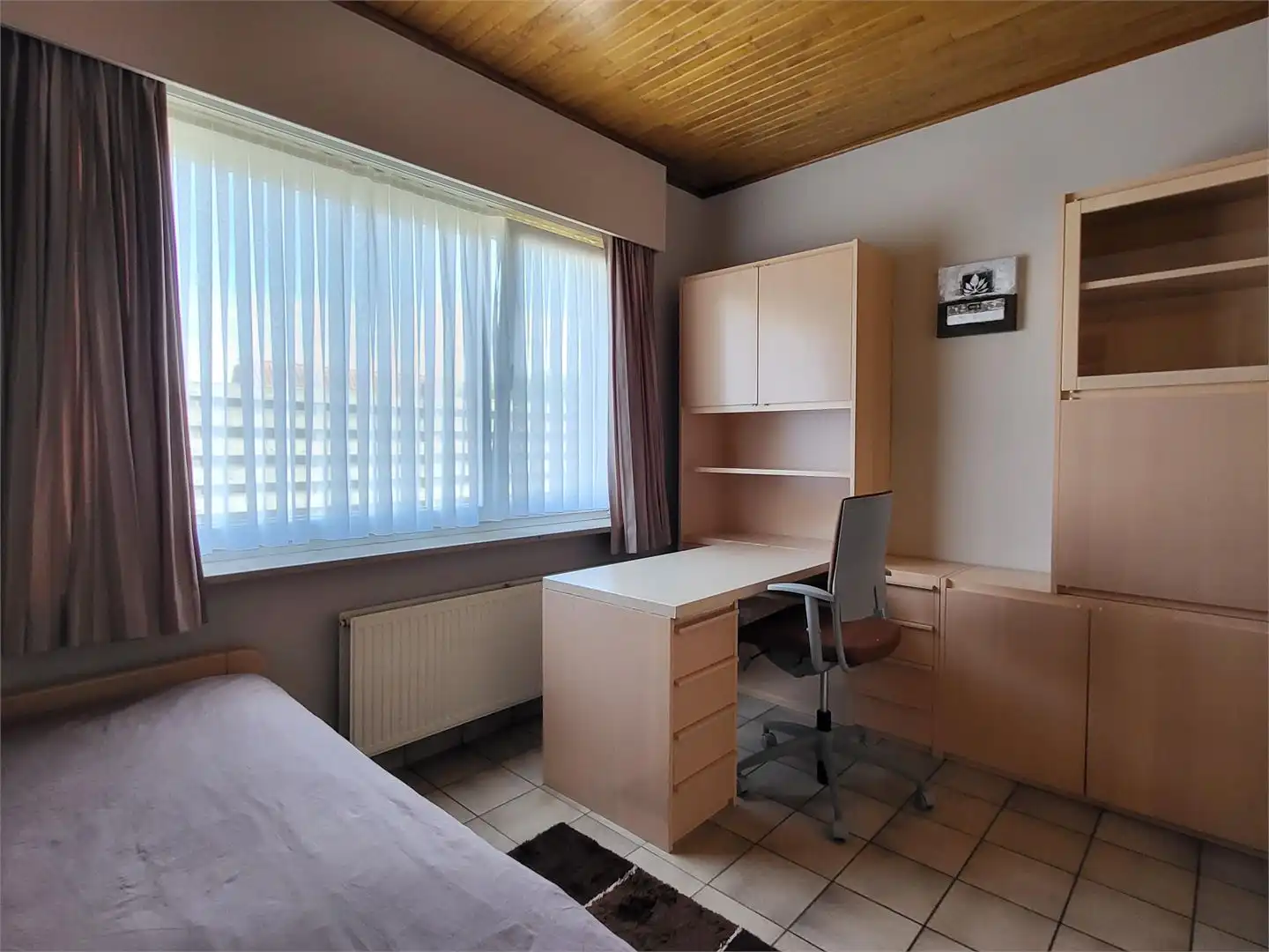 Deze ruime en uitstekend onderhouden villa-bungalow op een perceel van 1.264 m² combineert comfort, functionaliteit en een aangename woonbeleving met een zuidgericht terras en een prachtig aangelegde tuin met zwembad en badhuis. foto 23