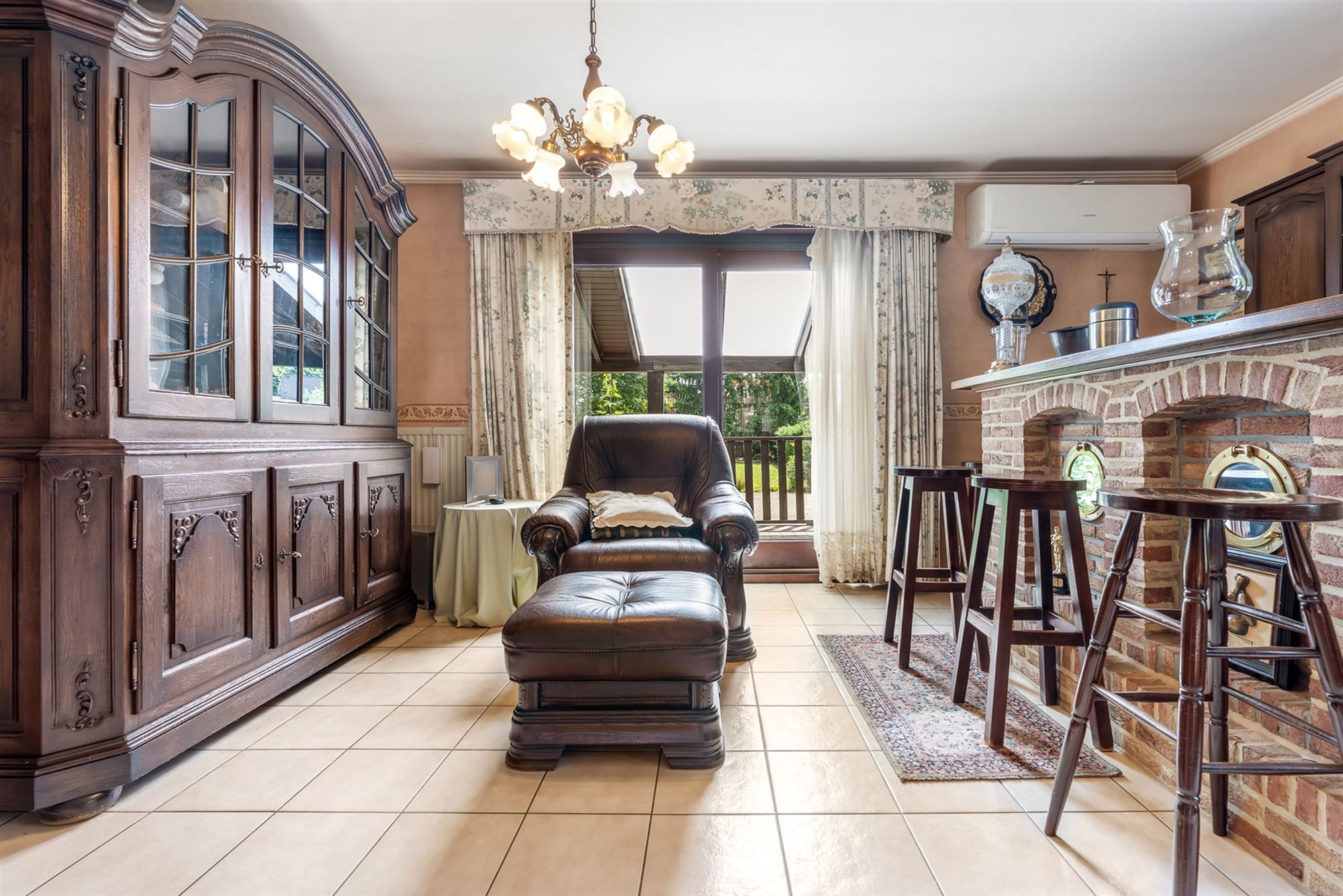 ZEER RUIME WONING (380M²) MET 4 SLAAPKAMERS GELEGEN OP EEN ZONNIG GEORIËNTEERD PERCEEL VAN 12A70CA TE BEVERLO foto 7
