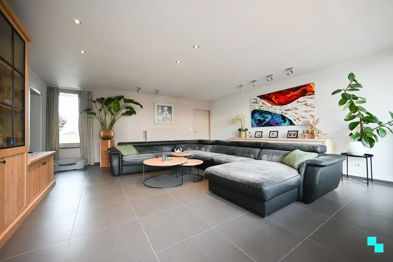 Uitzonderlijke eigendom bestaande uit een gezinswoning & afzonderlijk (kantoor)gebouw te Izegem foto 6