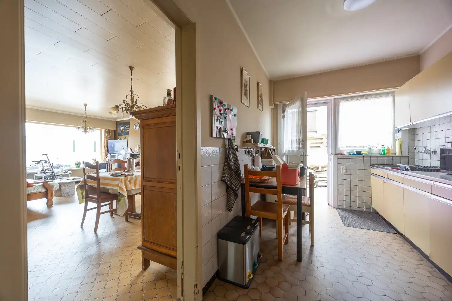 Te renoveren halfopen woning met veel potentieel foto 18