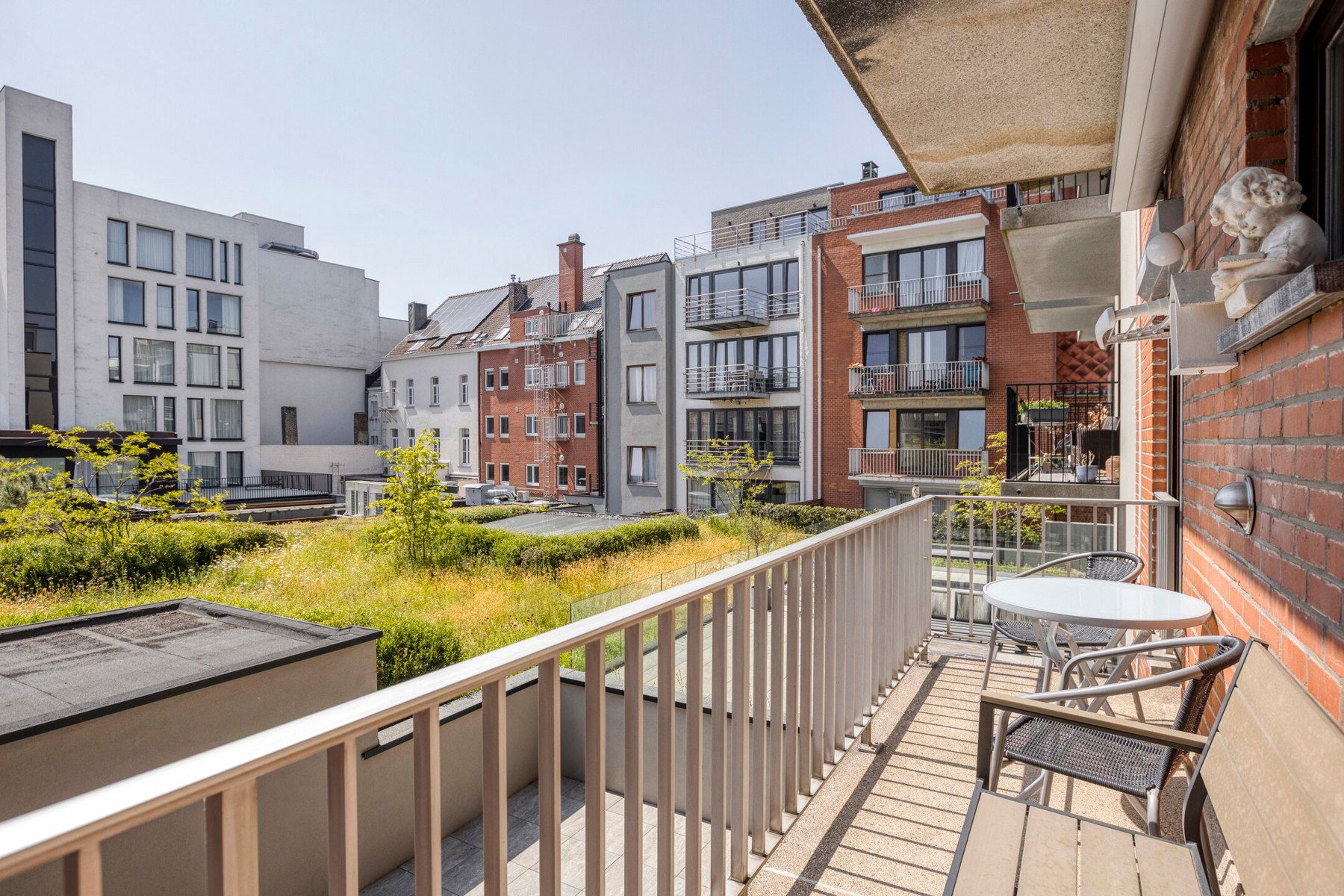 Instapklaar appartement met grote garage !! foto 17
