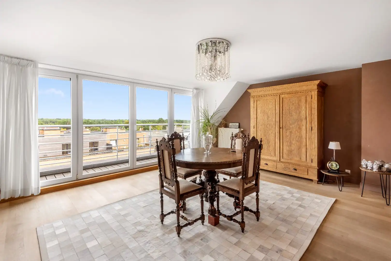 Ruim duplexappartement op de Lippenslaan in centrum Knokke.  foto 2