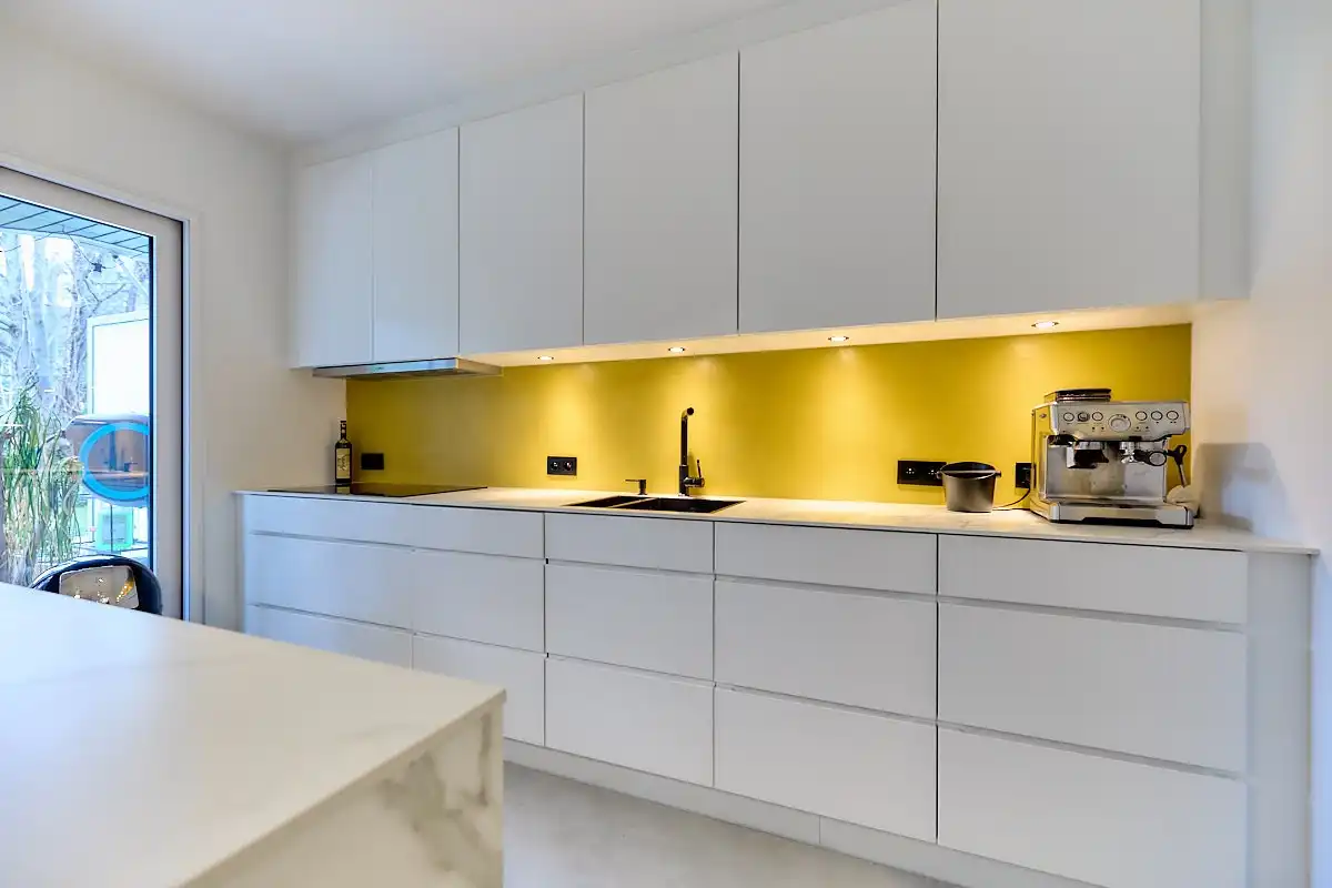 Hoogwaardig gerenoveerd villa-appartement met grote zonnige tuin. foto 22