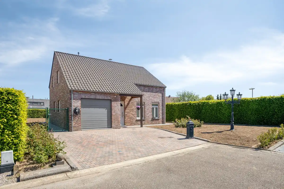 Instapklare woning met drie slaapkamers in een doodlopende straat foto 2