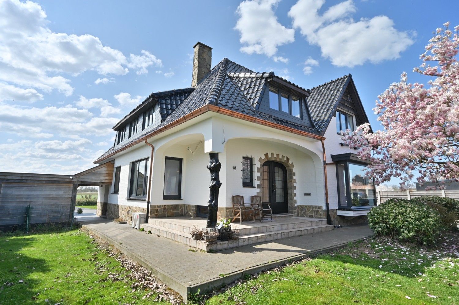 Instapklare, volledig gemoderniseerde woning met zwembad en riant bijgebouw, mooi landelijk gelegen te Maasmechelen-Leut foto 3