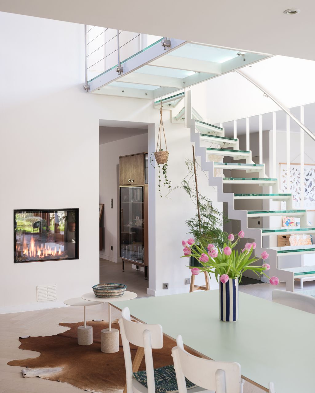 Ruime en energiezuinige woning (A-score) met de mogelijkheid tot combinatie woon/werk op een zeer gegeerde locatie te Sint-Martens-Latem. foto {{pictureIndex}}