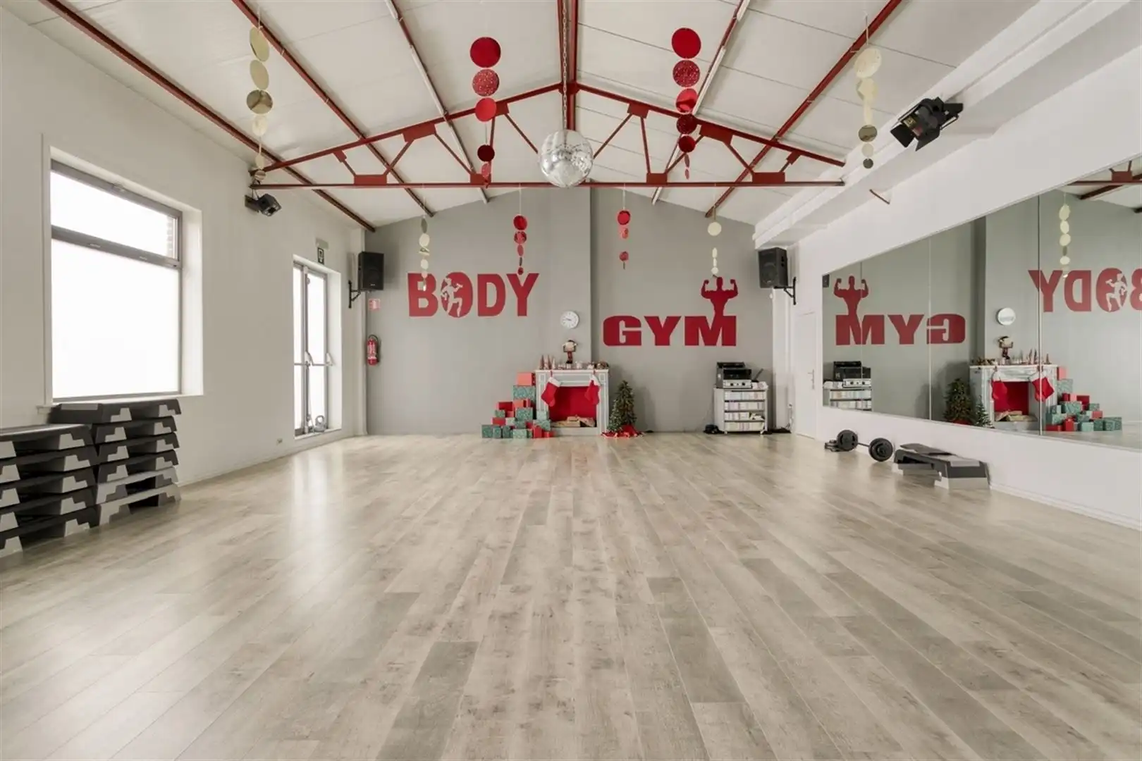 Commercieel gebouw met woonst foto 2