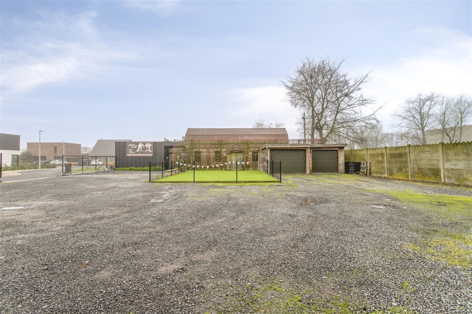 Commercieel gebouw met woonst foto 2